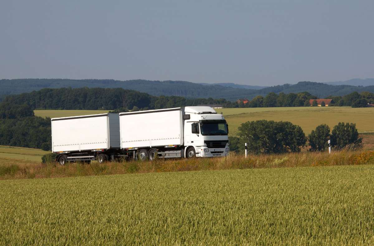 Permis de conduire C1E – Véhicule isolé de Transport de Marchandises ayant un PTAC > 3,5 T et = 7,5 T attelé d’une Remorque dont le PTAC > 750 kg